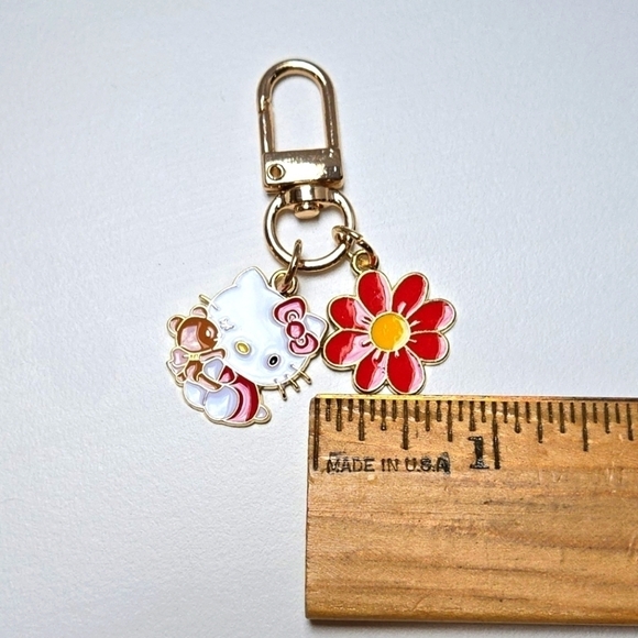 Winking Hello Kitty Keychain - Picture 4 of 6